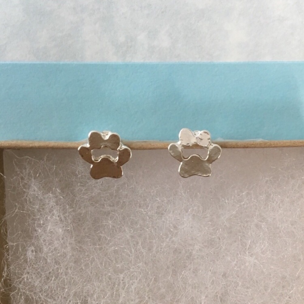 💎2 for $15💎 Mini Dainty Paw Silver Post Earrings